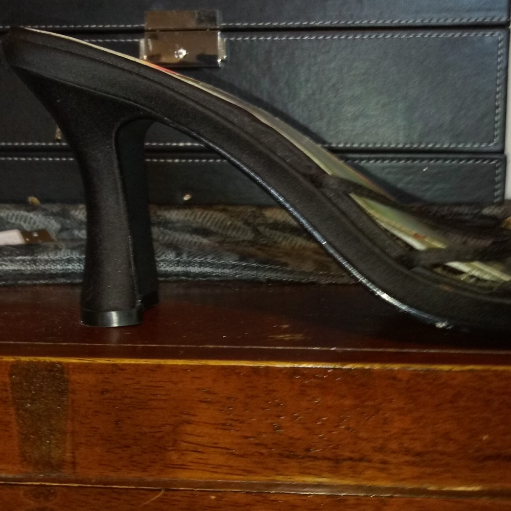 Sandals - Picture 7 of 7